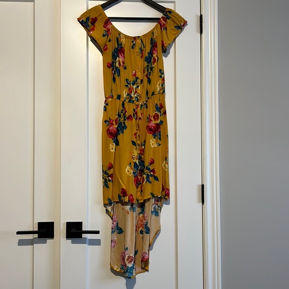 Off the shoulder high-low dress - Picture 1 of 3